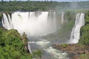 Las Cataratas de Iguazú del lado brasileño: Safari Macuco, vuelo en helicóptero y el Parque de las aves