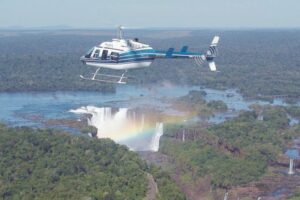 Las Cataratas de Iguazú del lado brasileño Safari Macuco, vuelo en helicóptero y el Parque de las aves